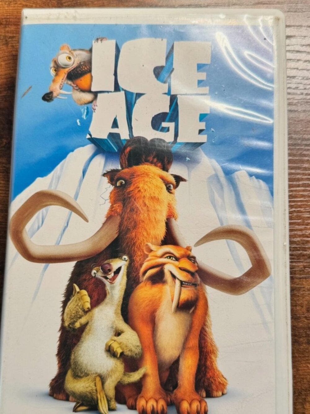 Ice Age VHS Video Tape w Bonus Short Scrat Animation Movie Clamshell